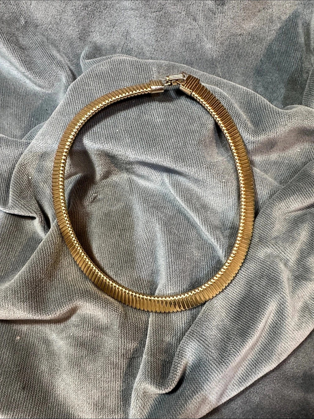 Gold-Tone Ribbed Collar Necklace Like New